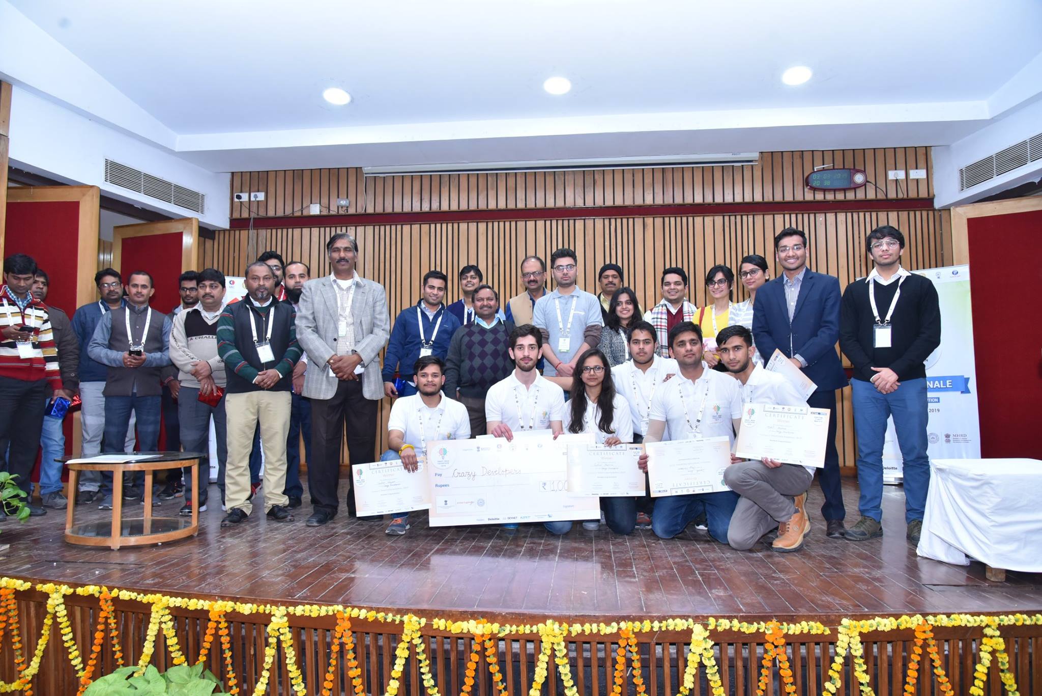MIET students receiving their prize of Rs. 1 Lakh in SIH at IIT Kanpur